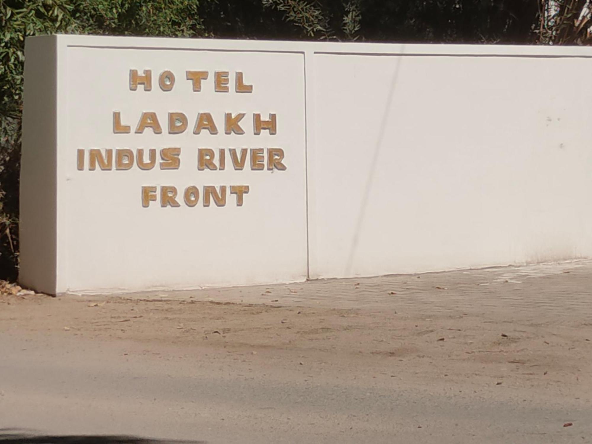 Hotel Ladakh Indus River Front 레 외부 사진